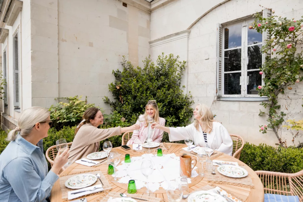 Loire Secrets - Gourmet lunch in a winery / Déjeuner dans un domaine - viticole - ©L'amour de Paris