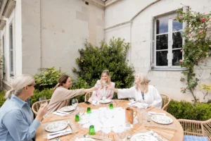 Loire Secrets - Gourmet lunch in a winery / Déjeuner dans un domaine - viticole - ©L'amour de Paris