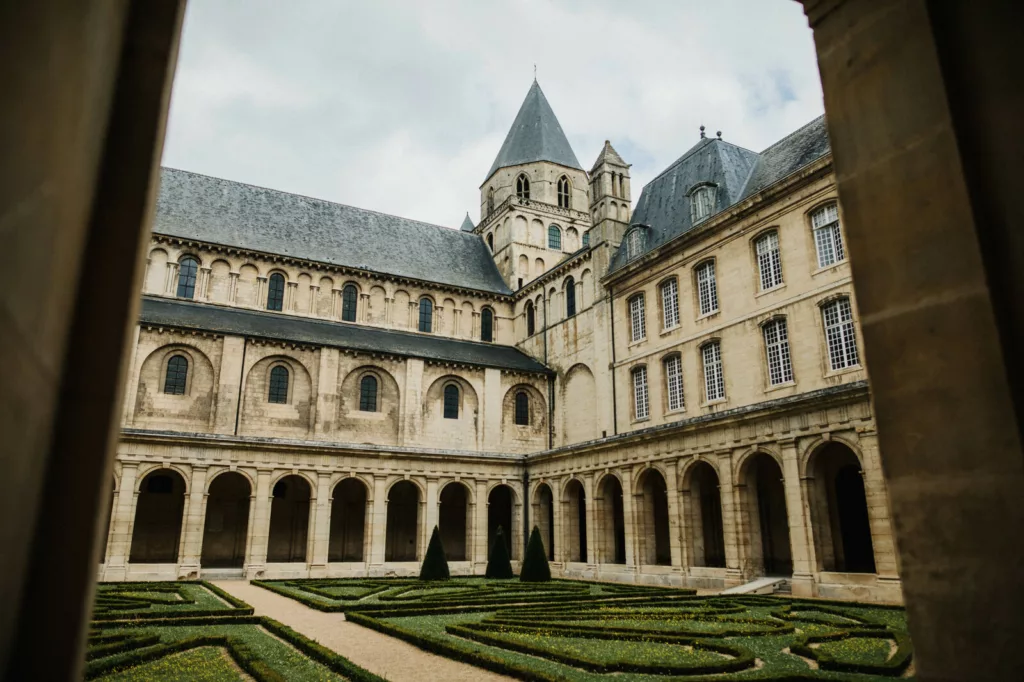 Loire Secrets - Medieval private tour in Caen / Tour médiéval privé de Caen - ©Coraline et Leo - Normandie Tourisme