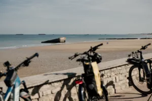 Loire Secrets - Private bike tour D-Day Landing Beaches / Excursion privative à vélo sur les plages du débarquement - ©Marie-Anais Thierry - Normandie Tourisme