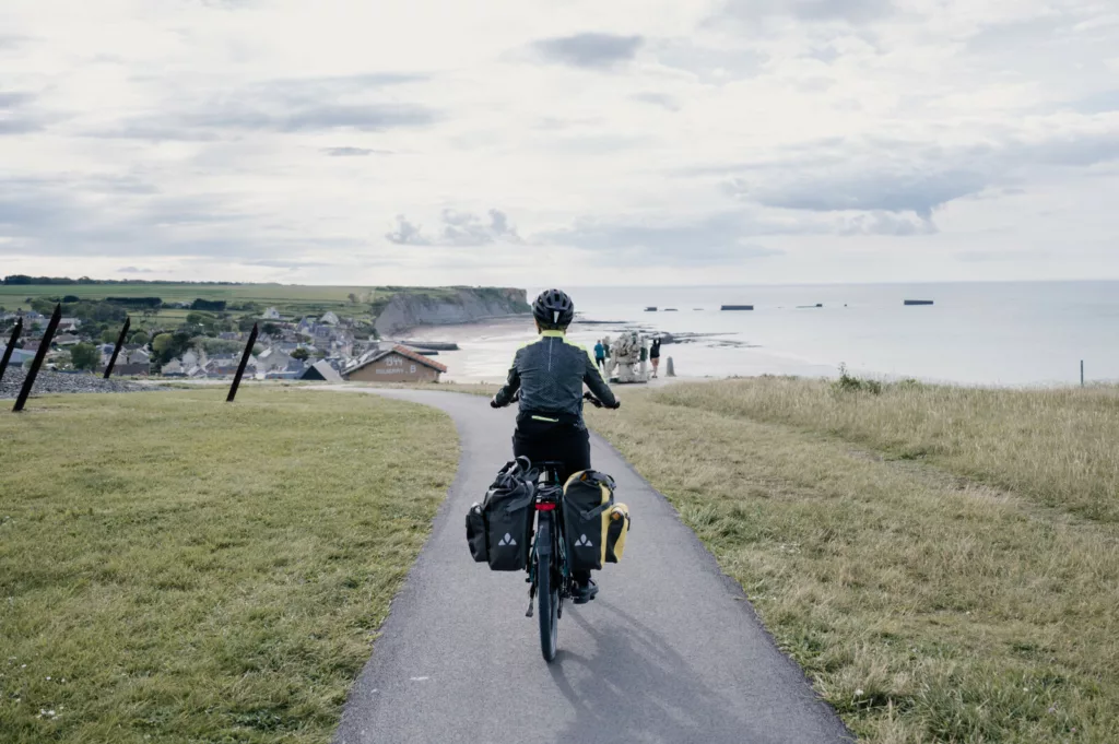 Loire Secrets - Private bike tour D-Day Landing Beaches / Excursion privative à vélo sur les plages du débarquement - ©Ibrahim Hendy - Normandie Tourisme