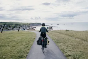 Loire Secrets - Private bike tour D-Day Landing Beaches / Excursion privative à vélo sur les plages du débarquement - ©Ibrahim Hendy - Normandie Tourisme