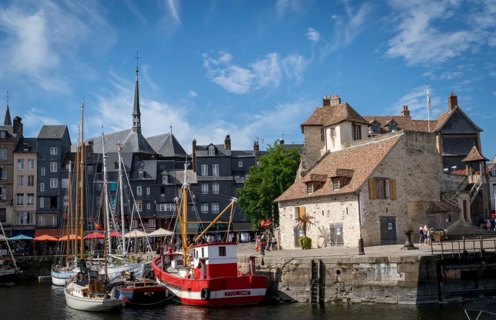 Loire Secrets - Private Côte Fleurie tour in Normandy / Visite privative de la Côte Fleurie en Normandie - Honfleur - ©Danielle DUMAS - Normandie Tourisme