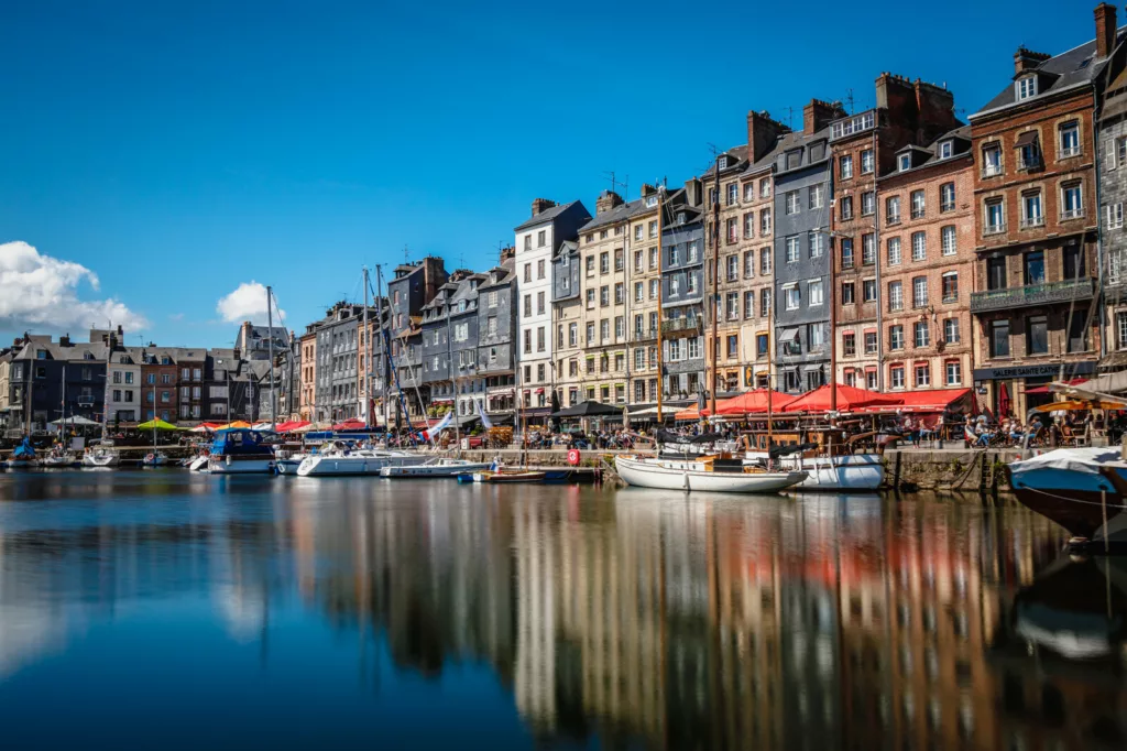 Loire Secrets - Private Côte Fleurie tour in Normandy / Visite privative de la Côte Fleurie en Normandie - Honfleur - ©Valentin Pacaut - The Explorers - Normandie Tourisme