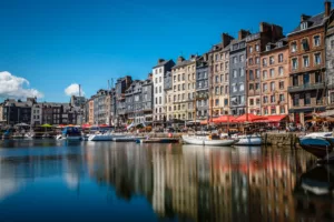 Loire Secrets - Private Côte Fleurie tour in Normandy / Visite privative de la Côte Fleurie en Normandie - Honfleur - ©Valentin Pacaut - The Explorers - Normandie Tourisme