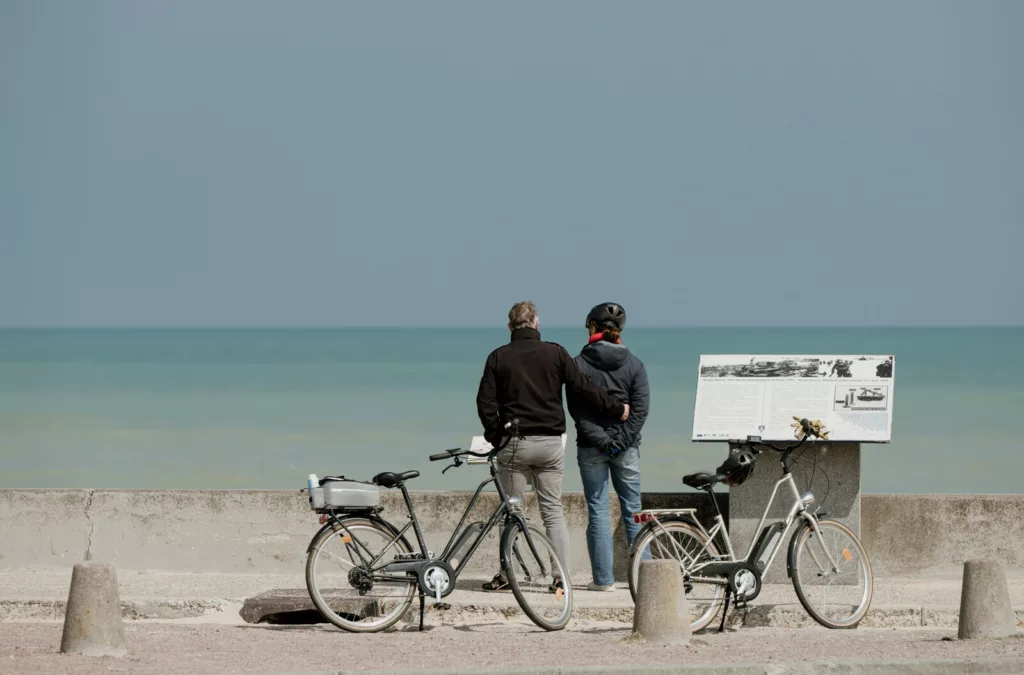 Loire Secrets - Private bike tour D-Day Landing Beaches / Excursion privative à vélo sur les plages du débarquement - ©Marie-Anais Thierry - Normandie Tourisme