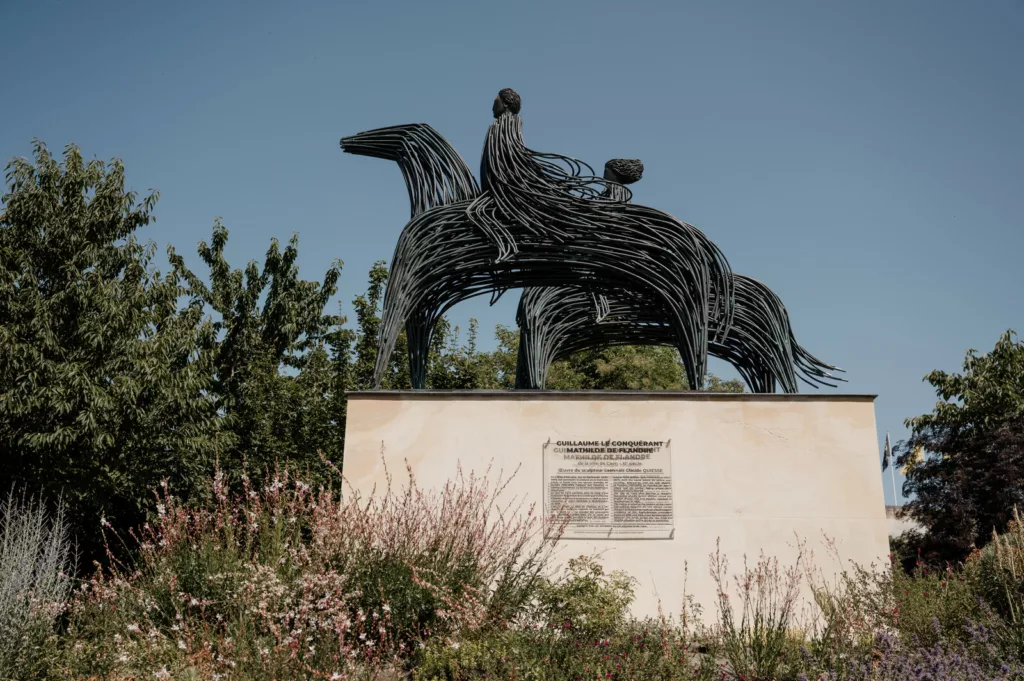 Loire Secrets - Statues Guillaume le Conquérant (William the Conqueror) et Mathilde de Flandre, Caen - ©Marie-Anais Thierry - Normandie Tourisme