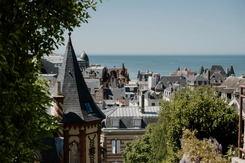 Loire Secrets - Private Côte Fleurie tour in Normandy / Visite privative de la Côte Fleurie en Normandie - Trouville - ©Marie-Anais Thierry - Normandie Tourisme